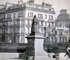 Queen-Victoria-Statue 1900